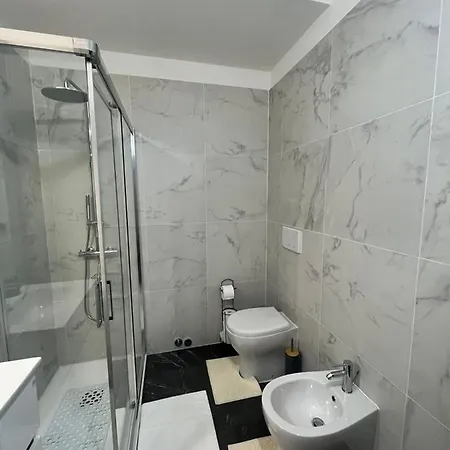 Charlotte Near Piazza Unita Daire