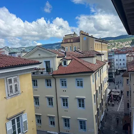 Charlotte Near Piazza Unita