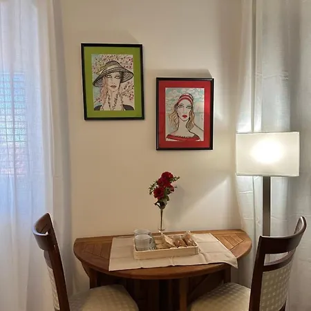 Charlotte Near Piazza Unita Daire Trieste