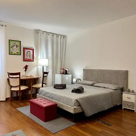 Charlotte Near Piazza Unita Daire *