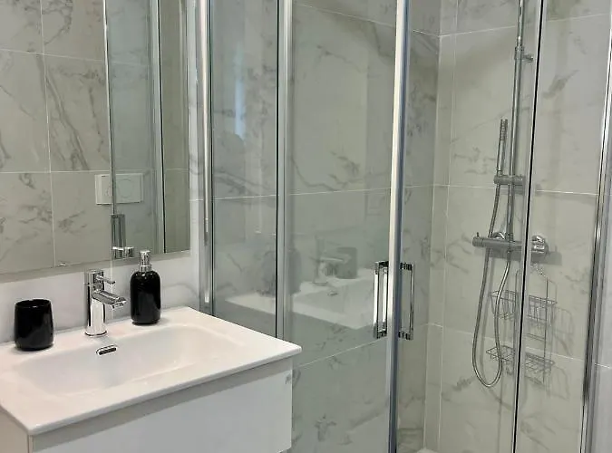 Charlotte Near Piazza Unita Lägenhet