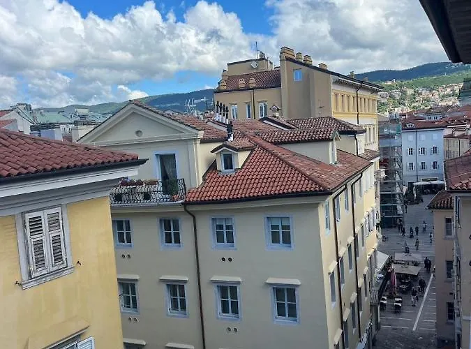 Charlotte Near Piazza Unita