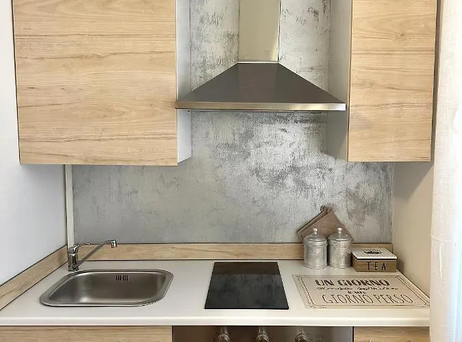 Charlotte Near Piazza Unita *