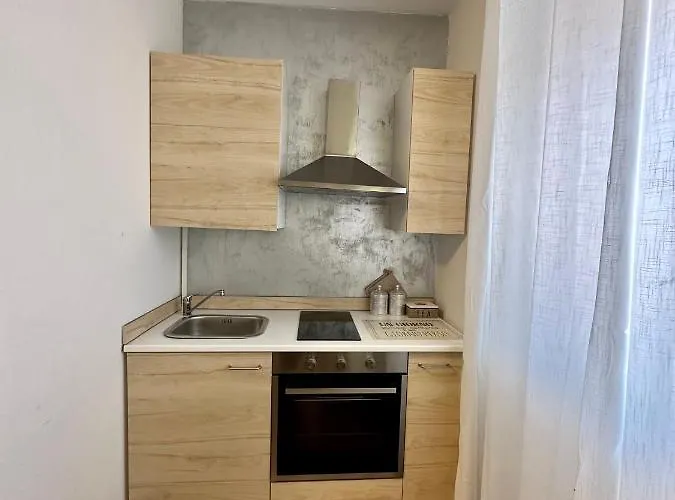 Charlotte Near Piazza Unita Lägenhet *