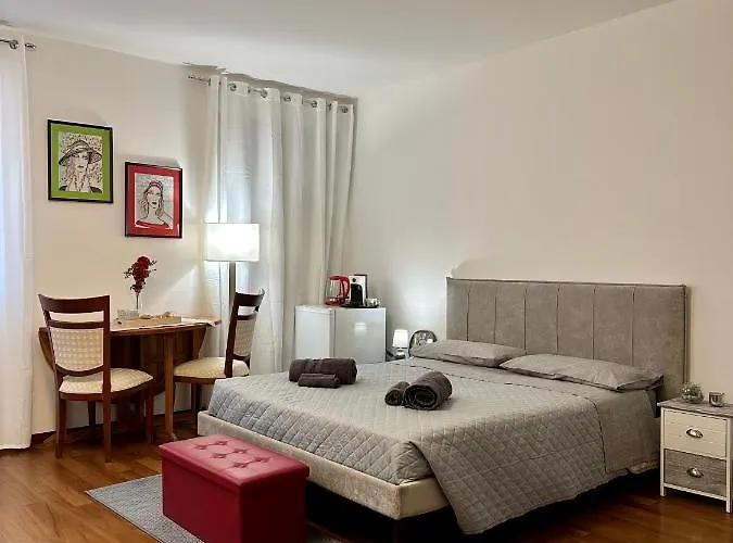 Charlotte Near Piazza Unita Lägenhet *